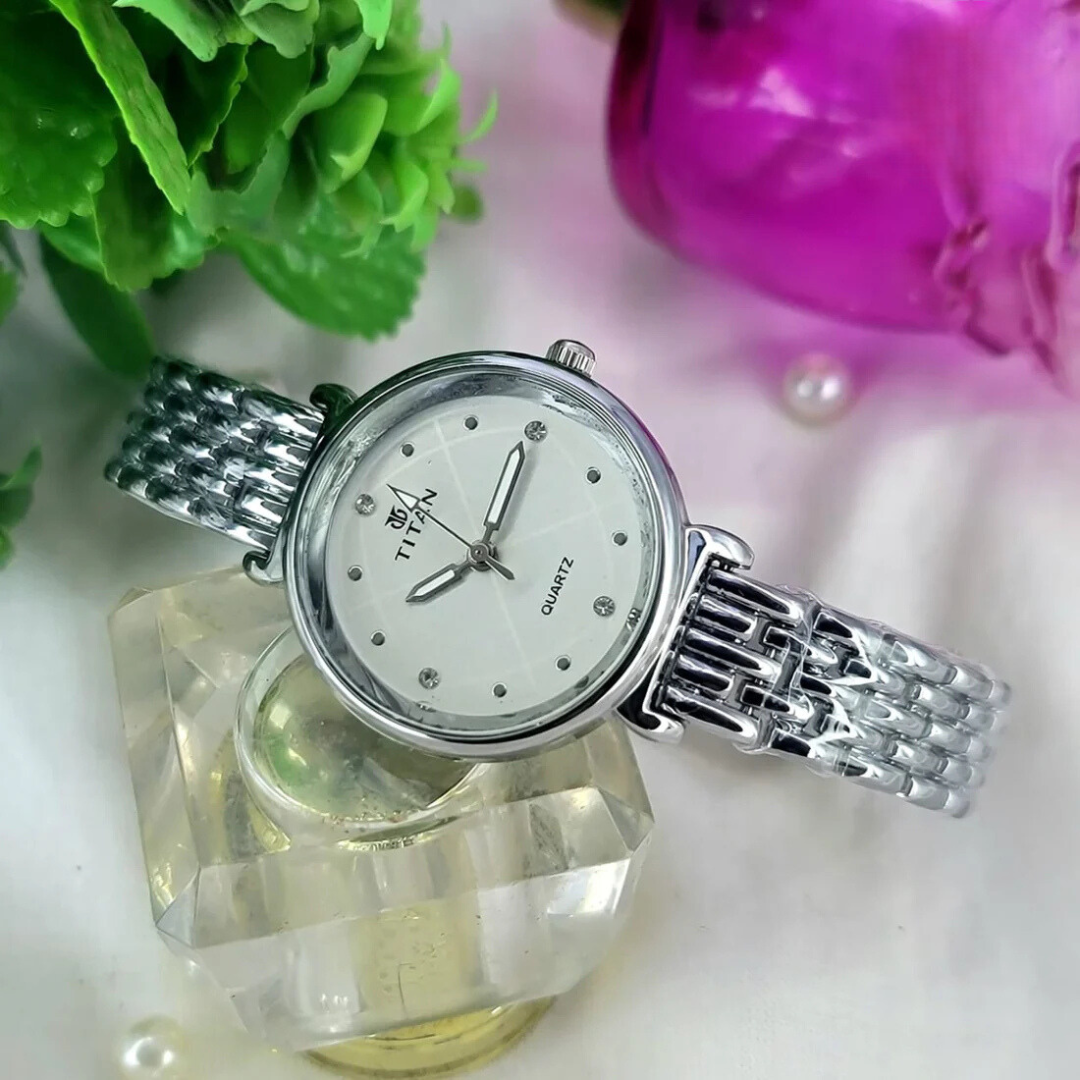 Modern Women's Watch with Metal Band