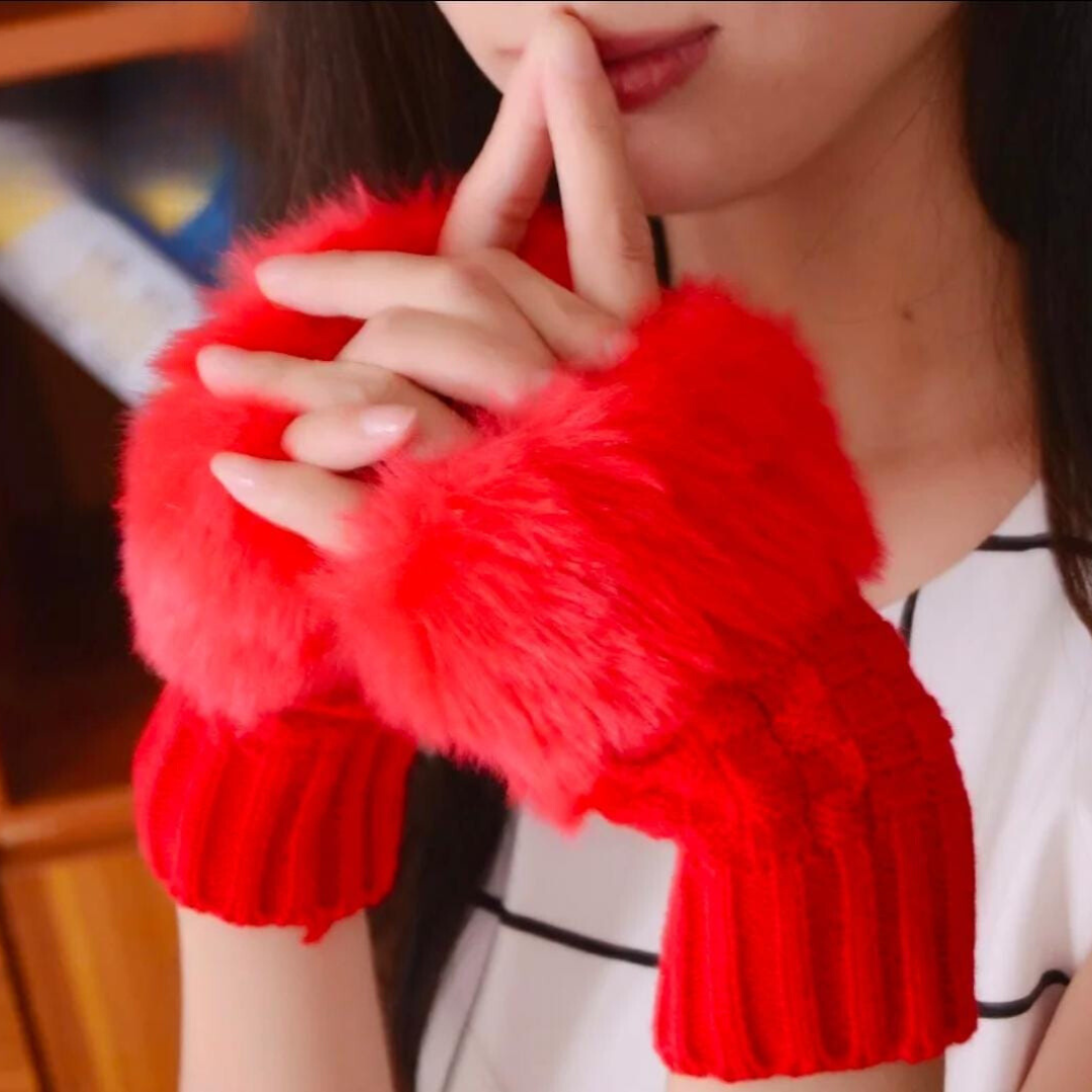 The Trendsetter by T&H Collection – Fluffy Half Gloves