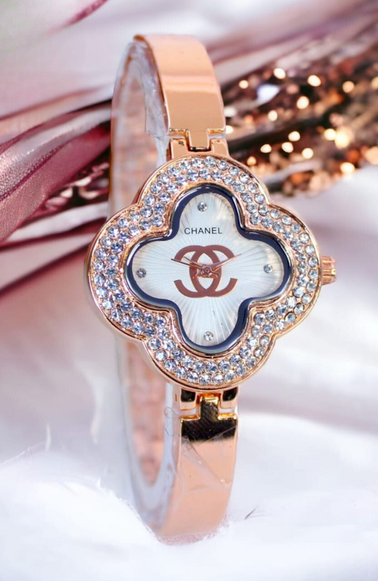 Elegant Chanel Ladies Chain Watch