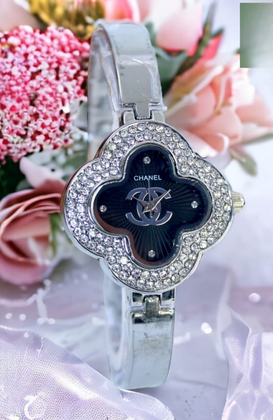 Elegant Chanel Ladies Chain Watch with Gift Box