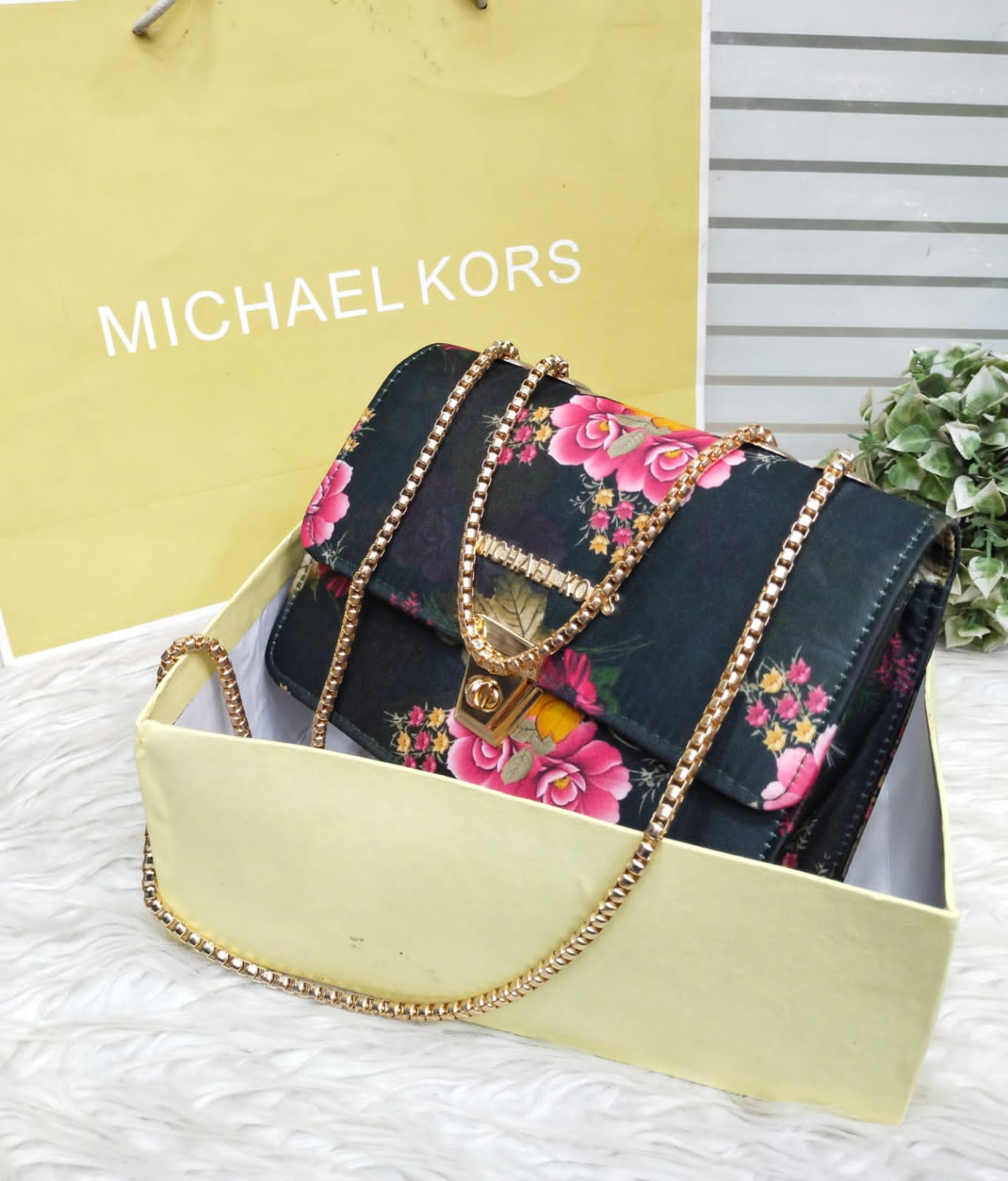 M.K Crossbody Handbags – Stylish Design