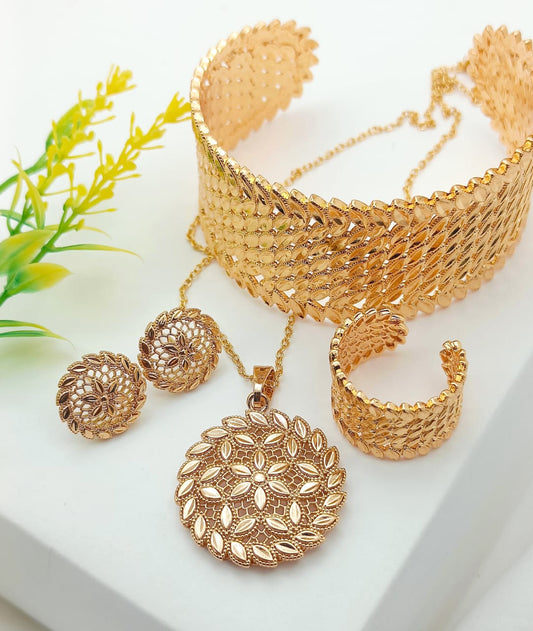 Gold Jewelry Set with Leaf Motif